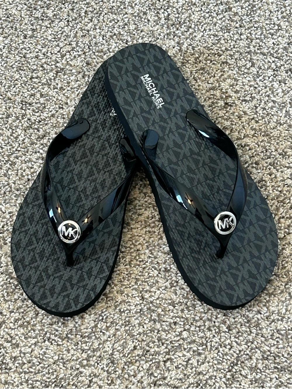 MICHAEL KORS BLACK SIGNATURE PVC FLIP FLOPS SANDALS WITH SILVER MK LOGO SIZE 8